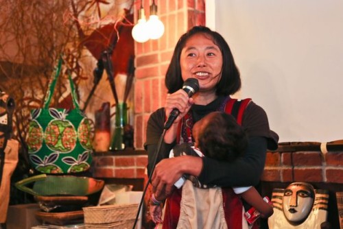 Ms. Katsuma talking about her childbirth experience in Burkina Faso.