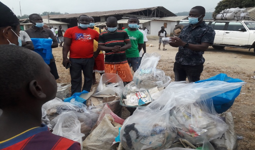 Community residents discuss the different kind of garbage and what they want to do with them